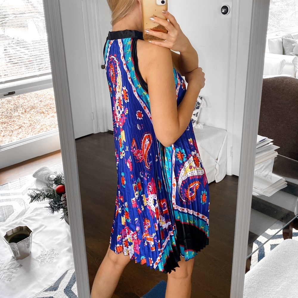π MISS ENVIE NAVY MULTI FLORAL ABSTRACT PLEATED LOOSE FIT HALTER DRESS! - Picture 3 of 9